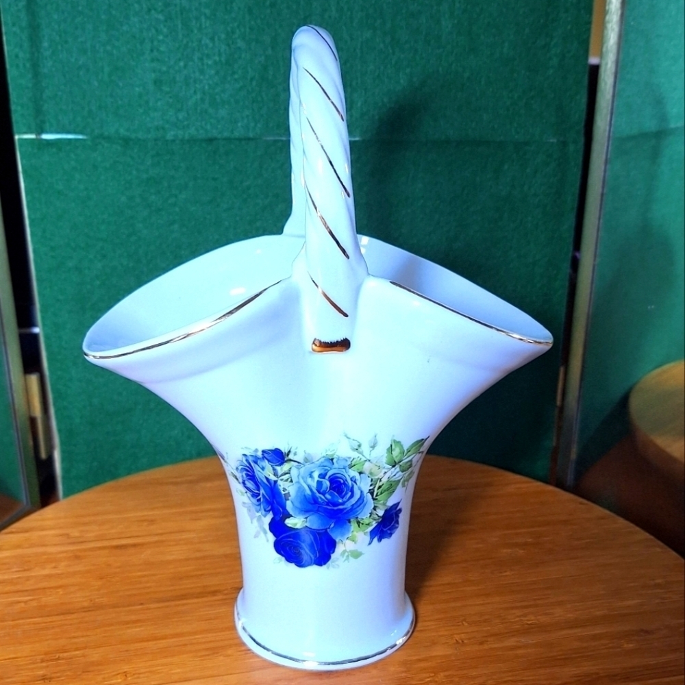 Porcelain basket